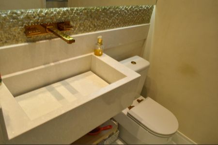 Casa de condomínio à venda com 228m², 3 quartos e 3 vagasLavabo