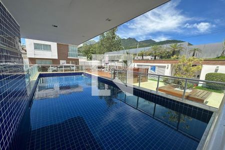 Casa de condomínio à venda com 228m², 3 quartos e 3 vagasÁrea comum - Piscina
