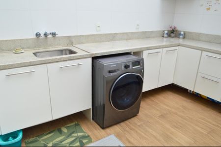 Casa de condomínio à venda com 228m², 3 quartos e 3 vagasÁrea de Serviço