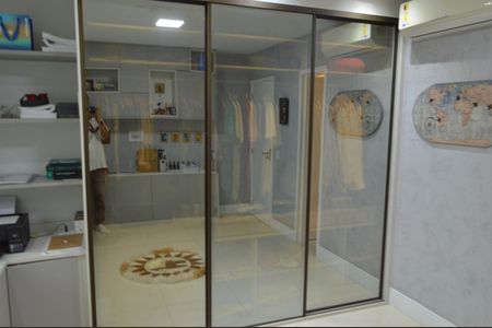 Casa de condomínio à venda com 228m², 3 quartos e 3 vagasQuarto