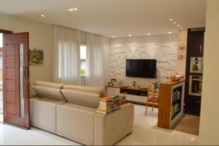 Casa de condomínio à venda com 228m², 3 quartos e 3 vagasSala