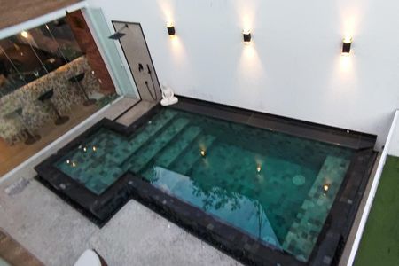 Casa de condomínio à venda com 228m², 3 quartos e 3 vagasPiscina