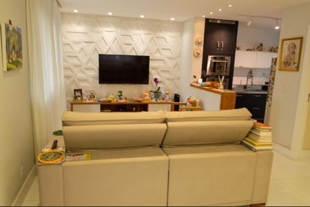 Casa de condomínio à venda com 228m², 3 quartos e 3 vagasSala