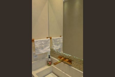 Casa de condomínio à venda com 228m², 3 quartos e 3 vagasLavabo