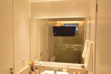 Casa de condomínio à venda com 228m², 3 quartos e 3 vagasBanheiro Social