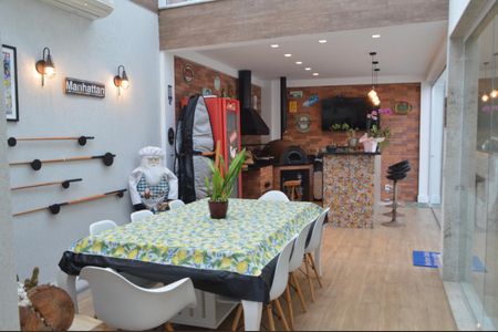 Casa de condomínio à venda com 228m², 3 quartos e 3 vagasÁrea Gourmet