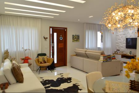 Casa de condomínio à venda com 228m², 3 quartos e 3 vagasSala