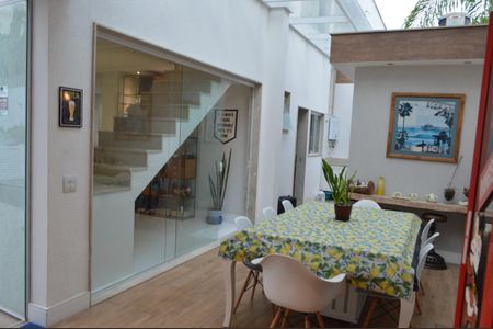 Casa de condomínio à venda com 228m², 3 quartos e 3 vagasÁrea Gourmet