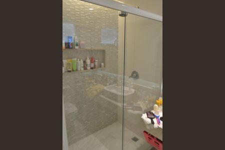 Casa de condomínio à venda com 228m², 3 quartos e 3 vagasBanheiro da Suíte