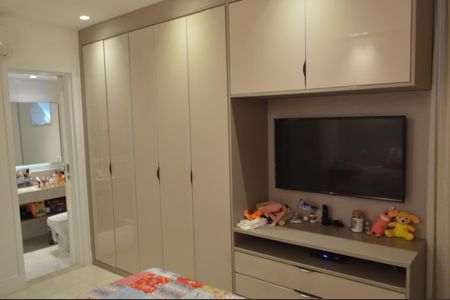 Casa de condomínio à venda com 228m², 3 quartos e 3 vagasSuíte