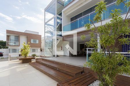 Casa de condomínio à venda com 228m², 3 quartos e 3 vagasÁrea comum