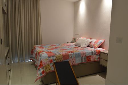 Casa de condomínio à venda com 228m², 3 quartos e 3 vagasSuíte