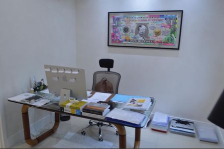 Casa de condomínio à venda com 228m², 3 quartos e 3 vagasEscritório