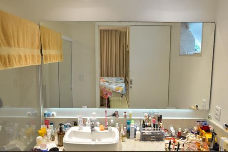 Casa de condomínio à venda com 228m², 3 quartos e 3 vagasBanheiro da Suíte