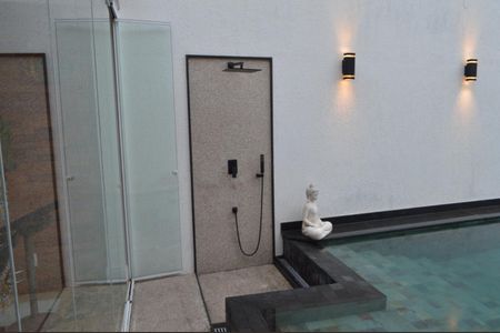 Casa de condomínio à venda com 228m², 3 quartos e 3 vagasPiscina