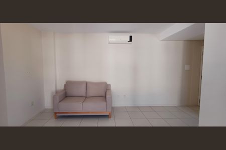 Apartamento para alugar com 71m², 2 quartos e 1 vagaSala