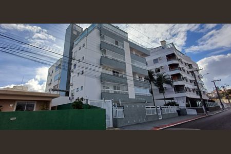 Apartamento para alugar com 71m², 2 quartos e 1 vagaFachado do condomínio