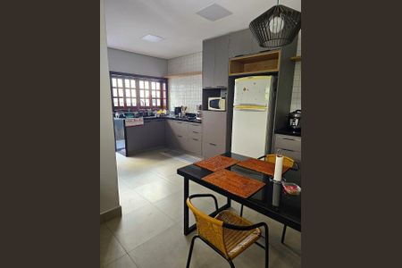 Casa à venda com 325m², 3 quartos e 5 vagas Casa à venda com 325m², 3 quartos e 5 vagasFoto 01
