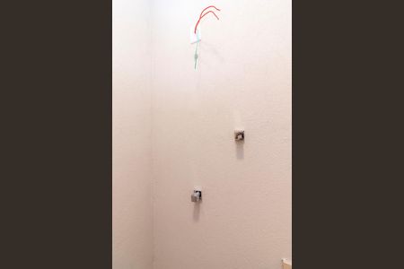 Casa à venda com 179m², 3 quartos e 2 vagas Casa à venda com 179m², 3 quartos e 2 vagasBanheiro de Serviço