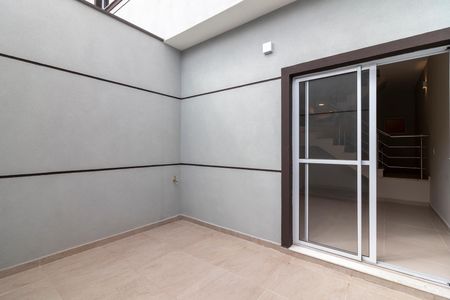 Casa à venda com 179m², 3 quartos e 2 vagas Casa à venda com 179m², 3 quartos e 2 vagasQuintal
