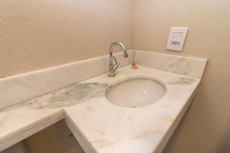 Casa à venda com 179m², 3 quartos e 2 vagas Casa à venda com 179m², 3 quartos e 2 vagasBanheiro da Suíte 1