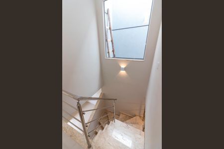 Casa à venda com 179m², 3 quartos e 2 vagas Casa à venda com 179m², 3 quartos e 2 vagasCorredor dos Quartos - Escada