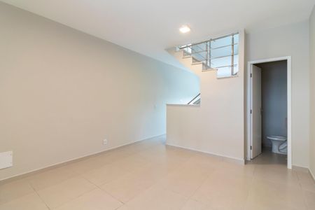 Casa à venda com 179m², 3 quartos e 2 vagas Casa à venda com 179m², 3 quartos e 2 vagasSala