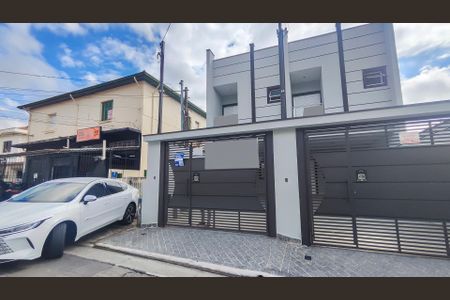 Casa à venda com 179m², 3 quartos e 2 vagas Casa à venda com 179m², 3 quartos e 2 vagasFachada