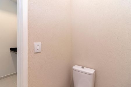 Casa à venda com 179m², 3 quartos e 2 vagas Casa à venda com 179m², 3 quartos e 2 vagasBanheiro de Serviço