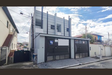 Casa à venda com 179m², 3 quartos e 2 vagas Casa à venda com 179m², 3 quartos e 2 vagasFachada