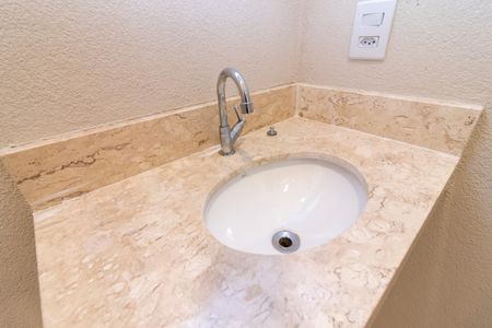 Casa à venda com 179m², 3 quartos e 2 vagas Casa à venda com 179m², 3 quartos e 2 vagasBanheiro de Serviço