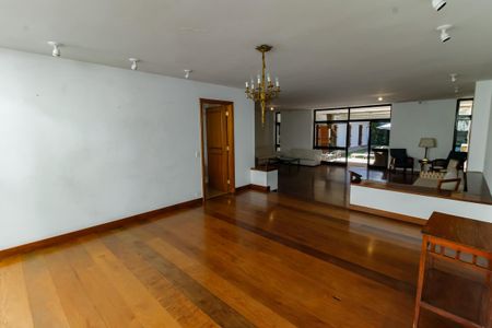 Casa à venda com 1157m², 6 quartos e 8 vagasSala 2