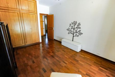 Casa à venda com 1157m², 6 quartos e 8 vagasQuarto 1