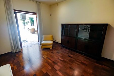 Casa à venda com 1157m², 6 quartos e 8 vagasQuarto 1