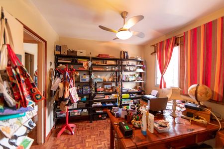 Apartamento à venda com 127m², 4 quartos e 2 vagas Apartamento à venda com 127m², 4 quartos e 2 vagasEscritório