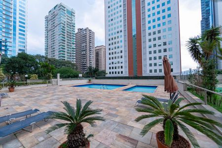 Apartamento à venda com 127m², 4 quartos e 2 vagas Apartamento à venda com 127m², 4 quartos e 2 vagasÁrea comum - Piscina