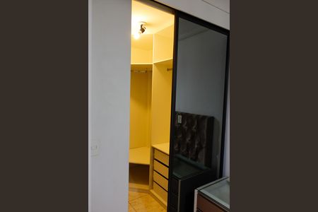 Apartamento para alugar com 80m², 3 quartos e 1 vaga Apartamento para alugar com 80m², 3 quartos e 1 vagaCloset da Suíte