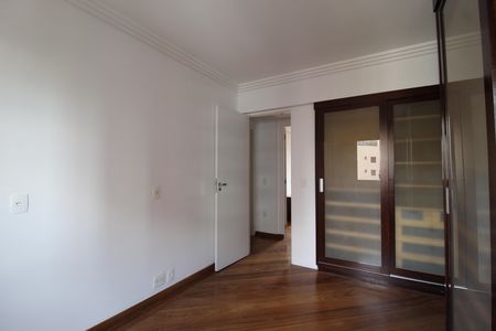 Apartamento à venda com 154m², 4 quartos e 3 vagasQuarto 2 - Suíte