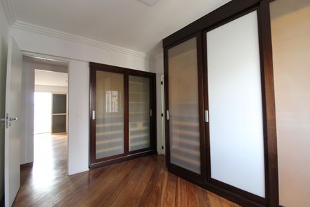 Apartamento à venda com 154m², 4 quartos e 3 vagasQuarto 2 - Suíte