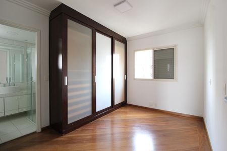 Apartamento à venda com 154m², 4 quartos e 3 vagasQuarto 2 - Suíte