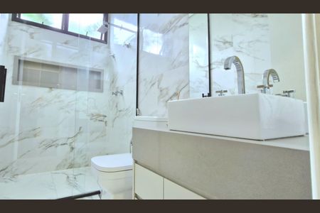 Casa de condomínio à venda com 1000m², 4 quartos e 4 vagas Casa de condomínio à venda com 1000m², 4 quartos e 4 vagasBanheiro suíte 3