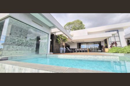 Casa de condomínio à venda com 1000m², 4 quartos e 4 vagas Casa de condomínio à venda com 1000m², 4 quartos e 4 vagasPiscina