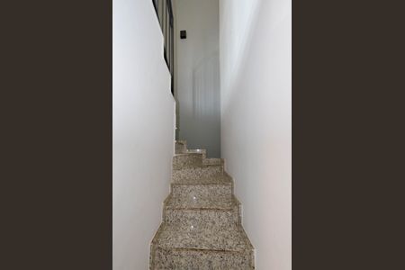 Apartamento à venda com 130m², 3 quartos e 2 vagasEscada