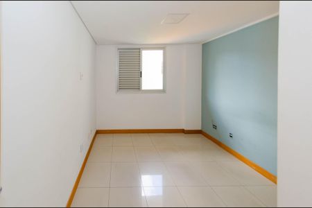 Apartamento à venda com 130m², 3 quartos e 2 vagasQuarto 2