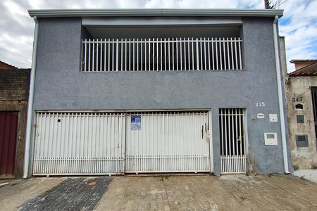 Casa à venda com 230m², 4 quartos e 2 vagas Casa à venda com 230m², 4 quartos e 2 vagasFachada