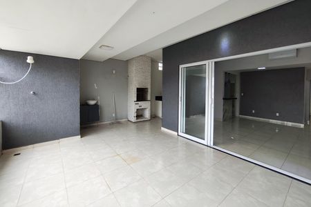Casa à venda com 230m², 4 quartos e 2 vagas Casa à venda com 230m², 4 quartos e 2 vagasVaranda gourmet