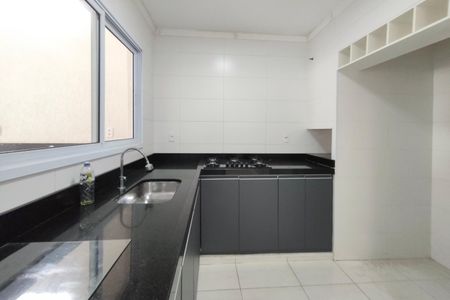 Casa à venda com 230m², 4 quartos e 2 vagas Casa à venda com 230m², 4 quartos e 2 vagasCozinha