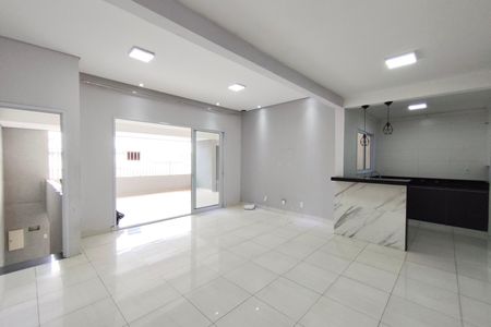 Casa à venda com 230m², 4 quartos e 2 vagas Casa à venda com 230m², 4 quartos e 2 vagasSala