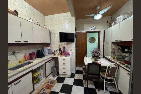 Casa de condomínio à venda com 168m², 3 quartos e 2 vagas