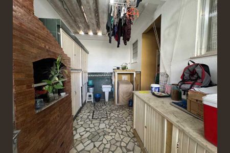 Casa de condomínio à venda com 168m², 3 quartos e 2 vagas